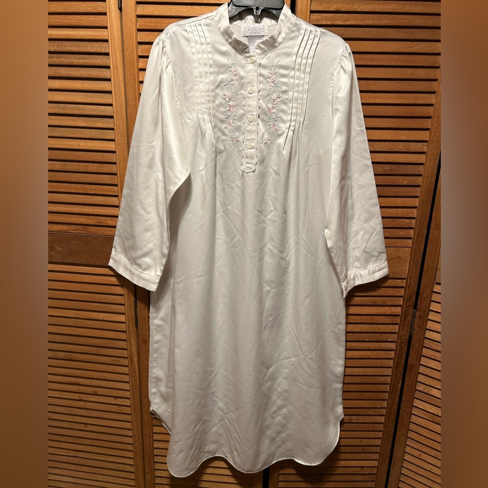 Collette by Miss Elaine Classic White Long Sleeve Blade Collar Nightgown